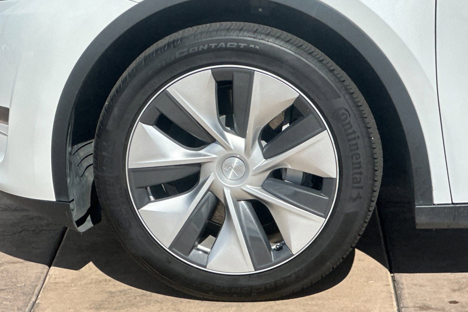 Used 2023 Tesla Model Y Long Range image 32