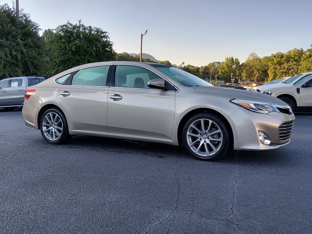 Used 2015 Toyota Avalon XLE Touring FWD video 2