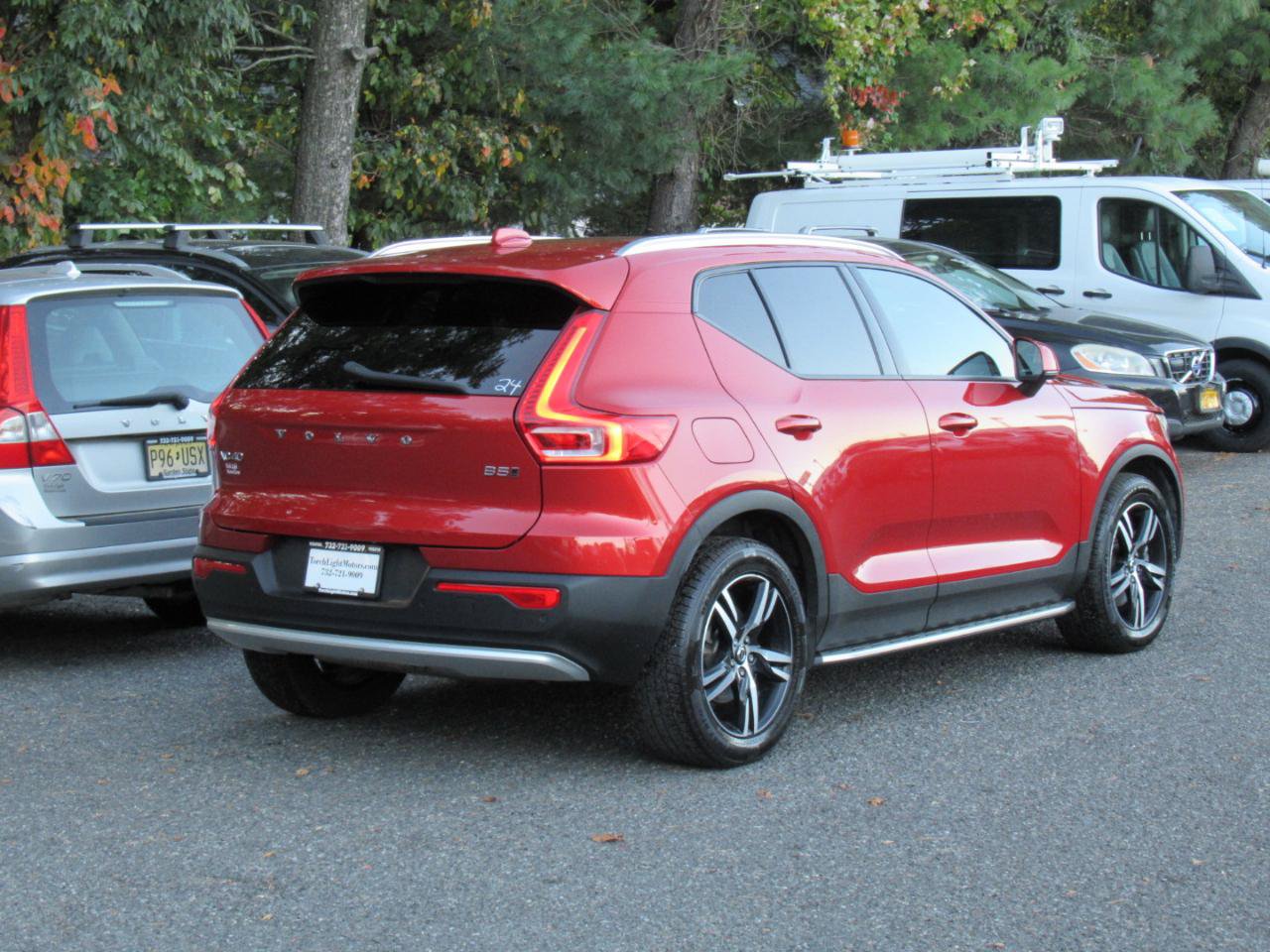 Used 2023 Volvo XC40 B5 Core AWD/4WD image 4