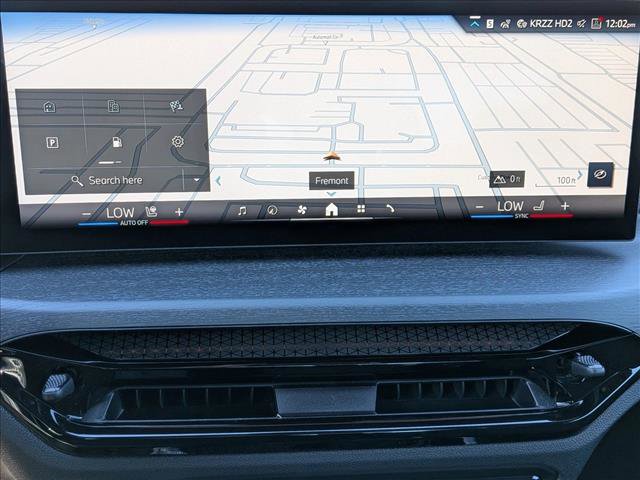 Used 2026 BMW 330i Sedan w/ Premium Package image 13