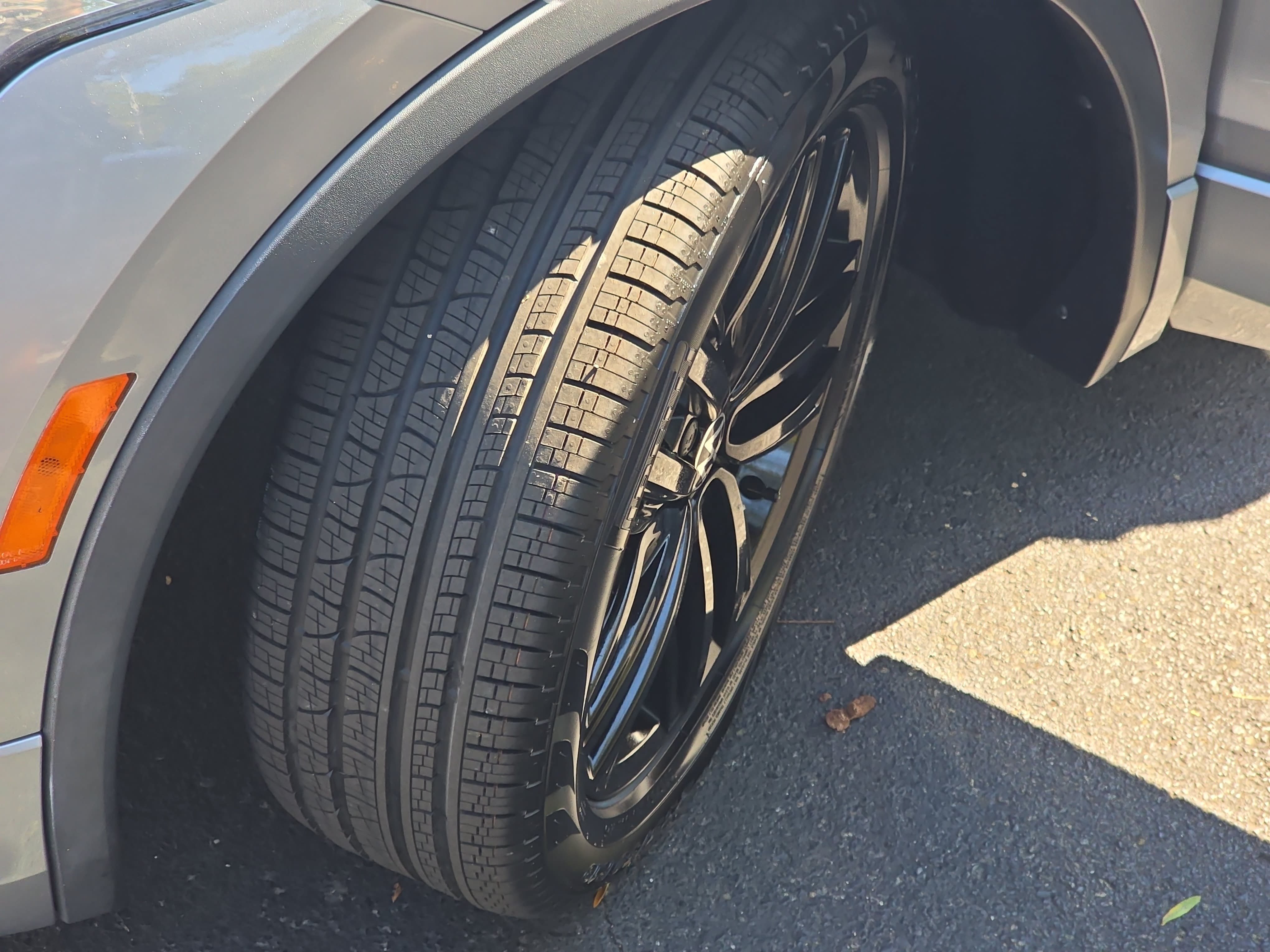Certified 2022 Volkswagen Tiguan SE R-Line FWD image 35