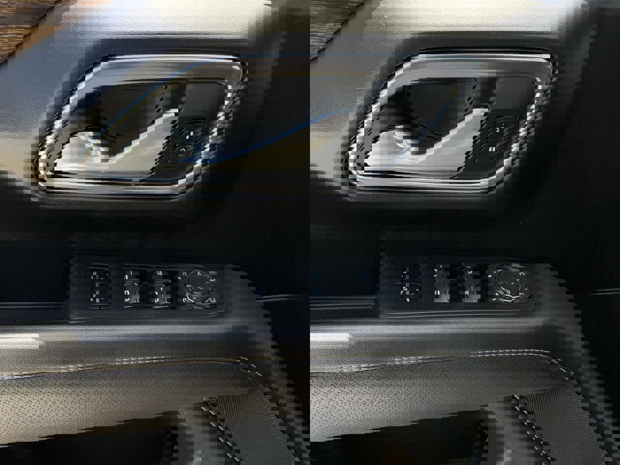 Used 2023 Chevrolet Suburban Premier image 25