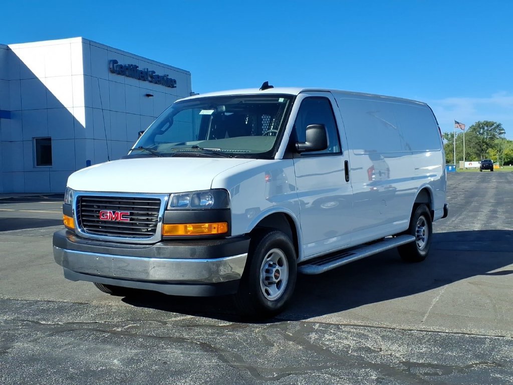 Used 2025 GMC Savana 2500 w/ Driver Convenience Package RWD image 3