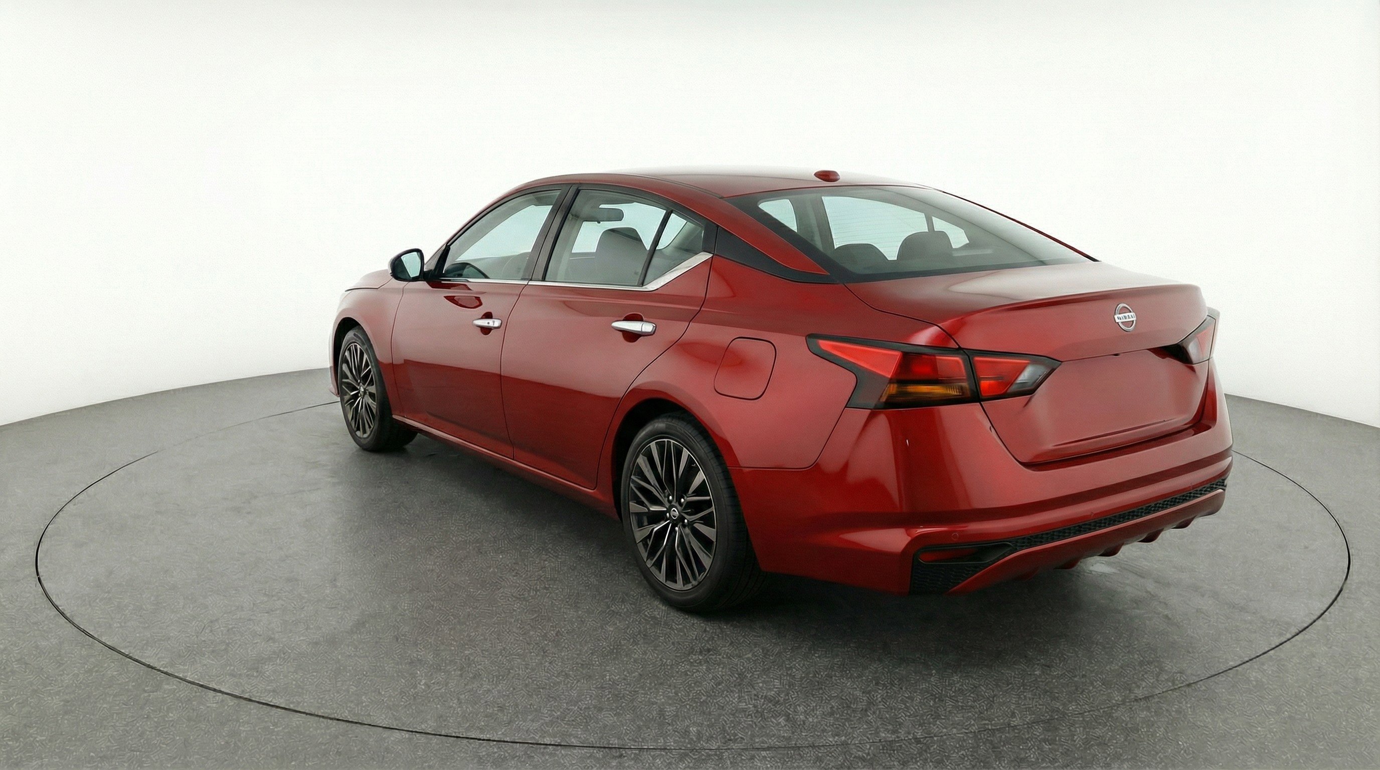Used 2025 Nissan Altima 2.5 SV FWD image 6