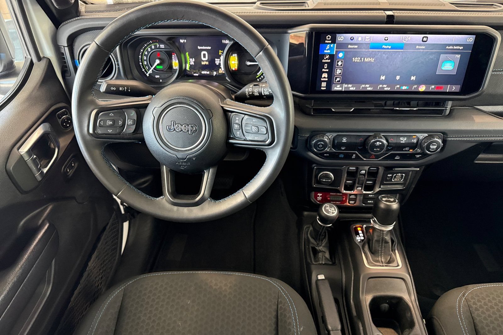 Used 2024 Jeep Wrangler Unlimited Rubicon 4xe AWD/4WD image 16