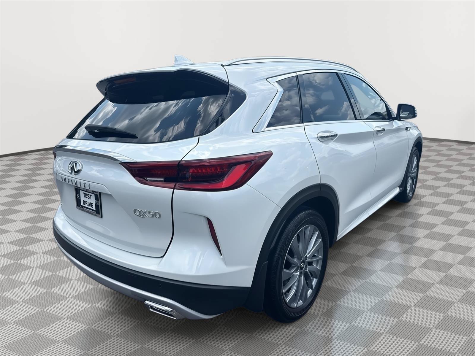 Certified 2025 INFINITI QX50 Luxe AWD/4WD image 6