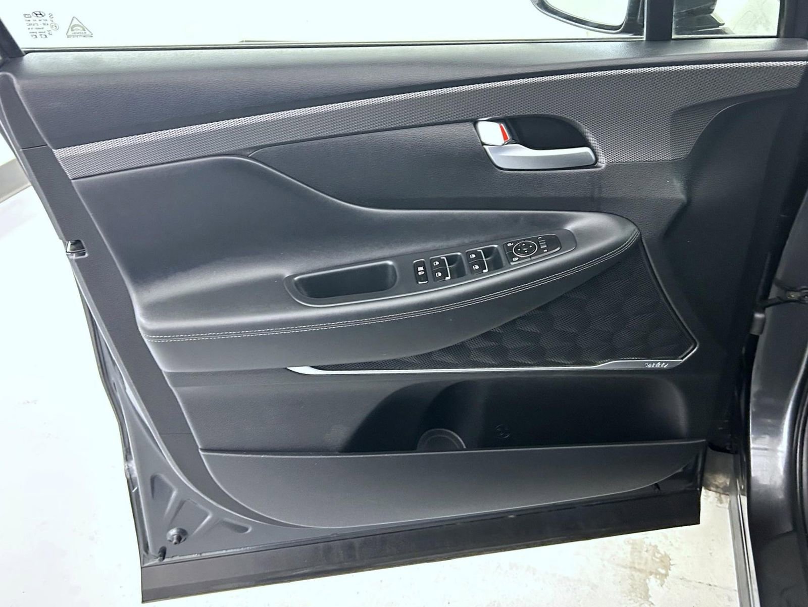 Used 2020 Hyundai Santa Fe SEL w/ Convenience + Premium Package image 9