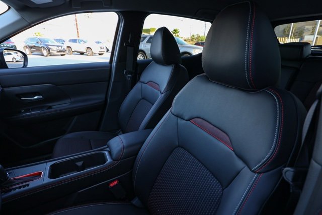 New 2025 Nissan Kicks SR image 15