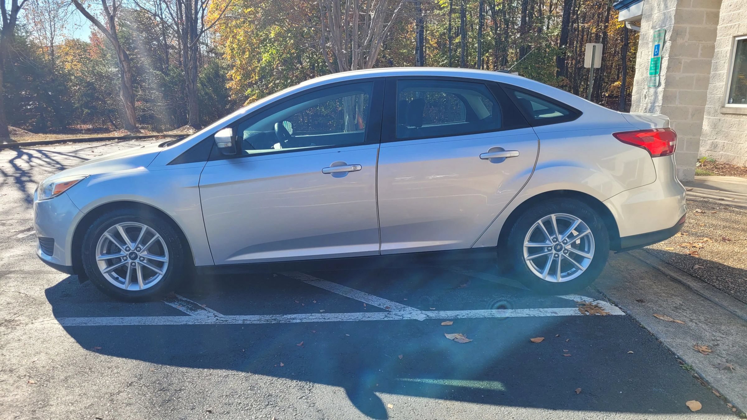 Used 2017 Ford Focus SE FWD image 3