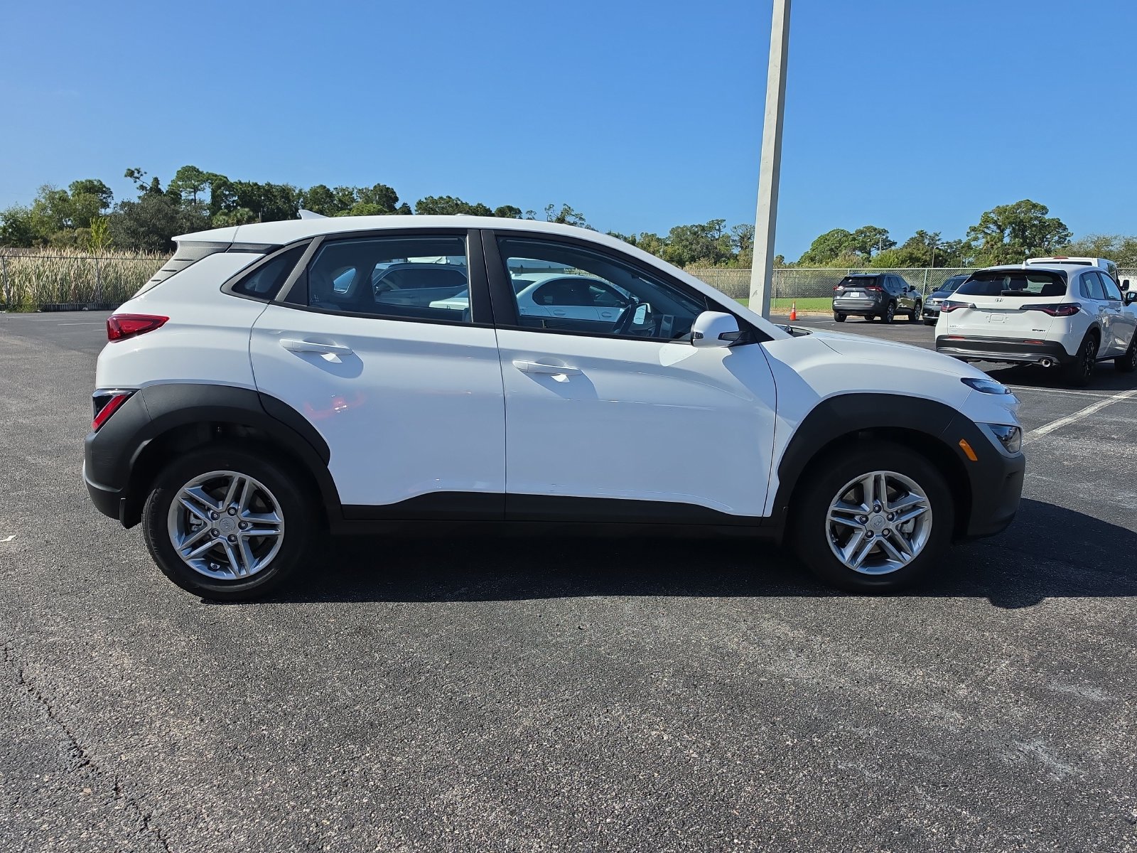 Used 2023 Hyundai Kona SE AWD/4WD image 3