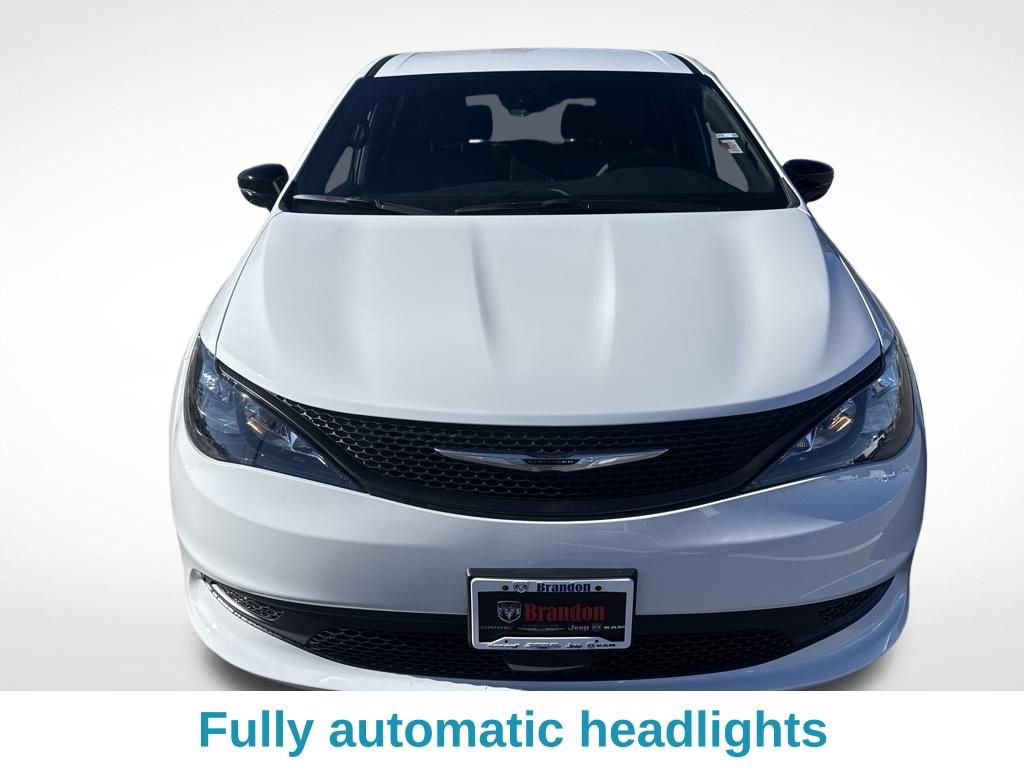 New 2026 Chrysler Voyager LX FWD image 9