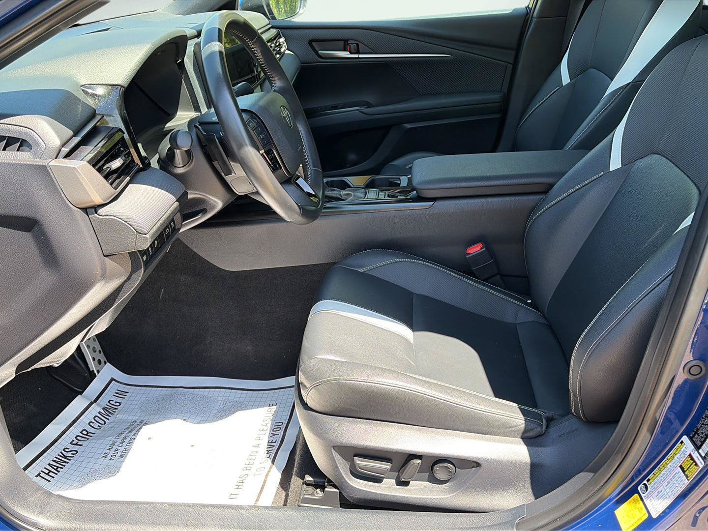 Used 2025 Toyota Camry SE FWD image 12