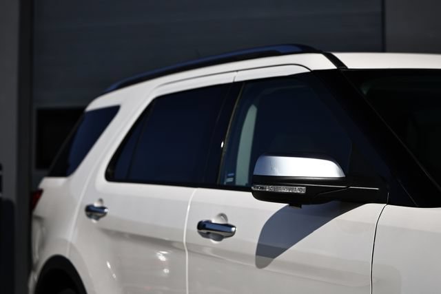 Used 2018 Ford Explorer Platinum AWD/4WD image 3