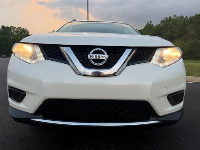 Used 2016 Nissan Rogue SV FWD image 2