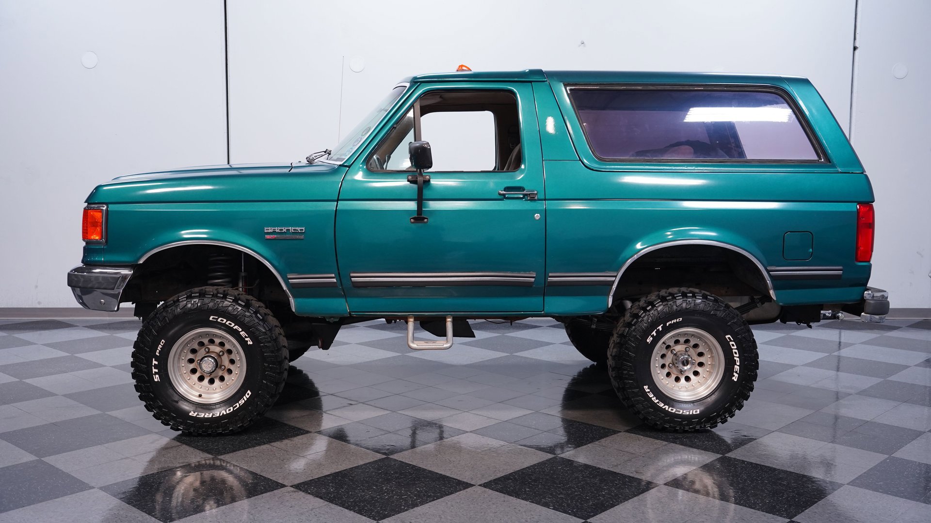 Used 1989 Ford Bronco image 2
