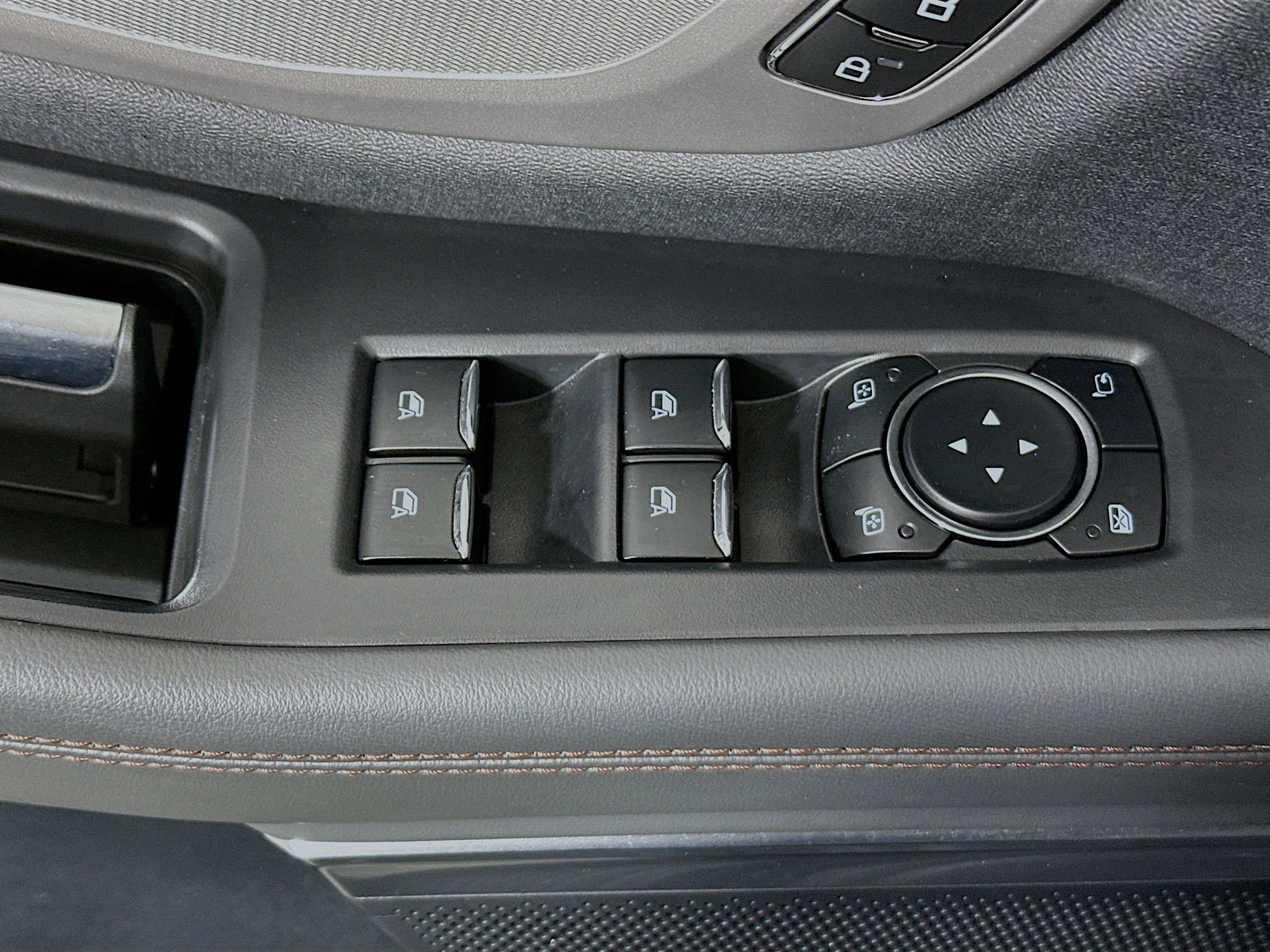 Used 2025 Ford Expedition Active image 14