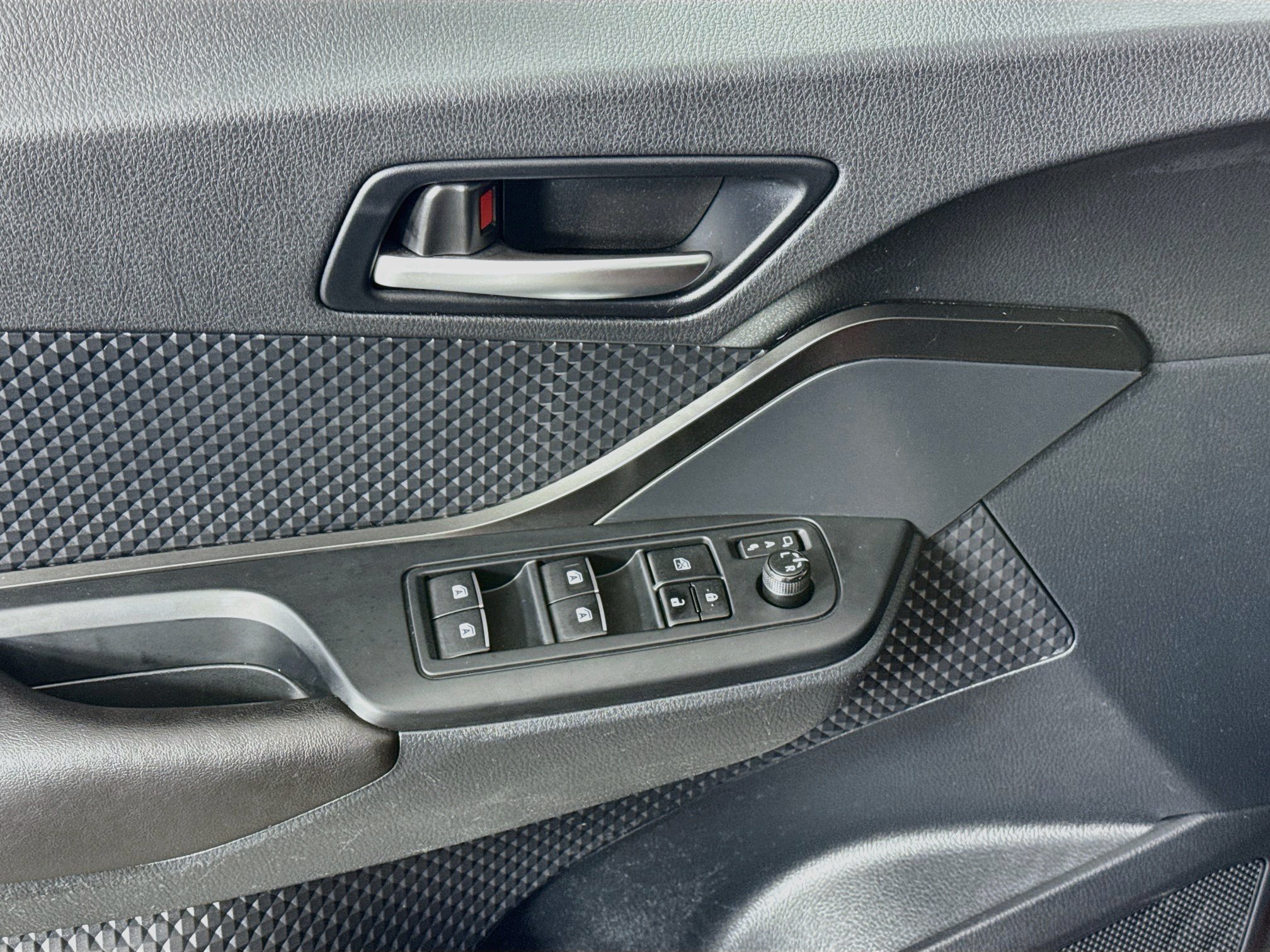 Certified 2018 Toyota C-HR XLE FWD image 17