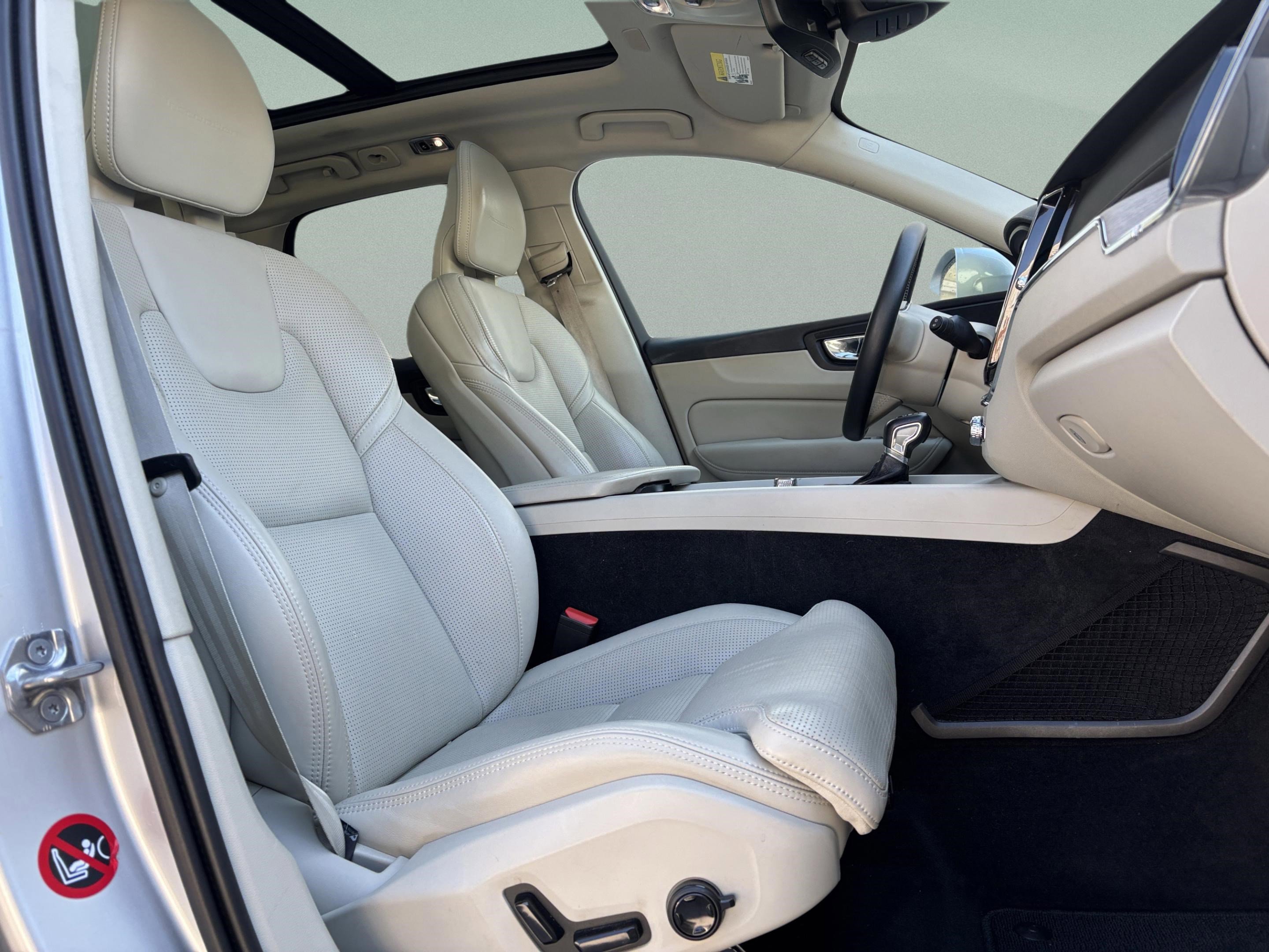 Used 2018 Volvo XC60 T6 Inscription w/ Luxury Seat Package image 17