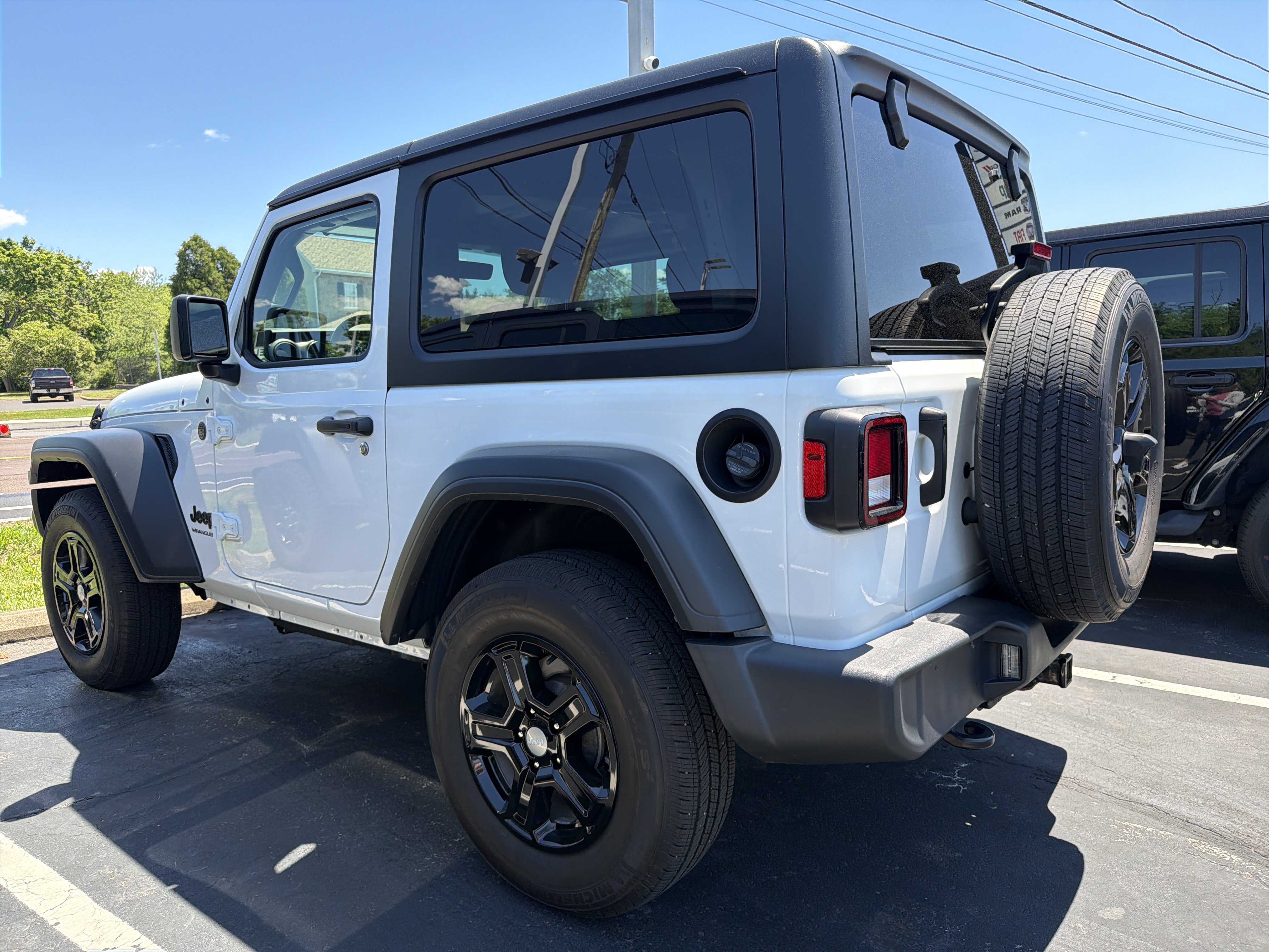 Used 2022 Jeep Wrangler Sport AWD/4WD image 5