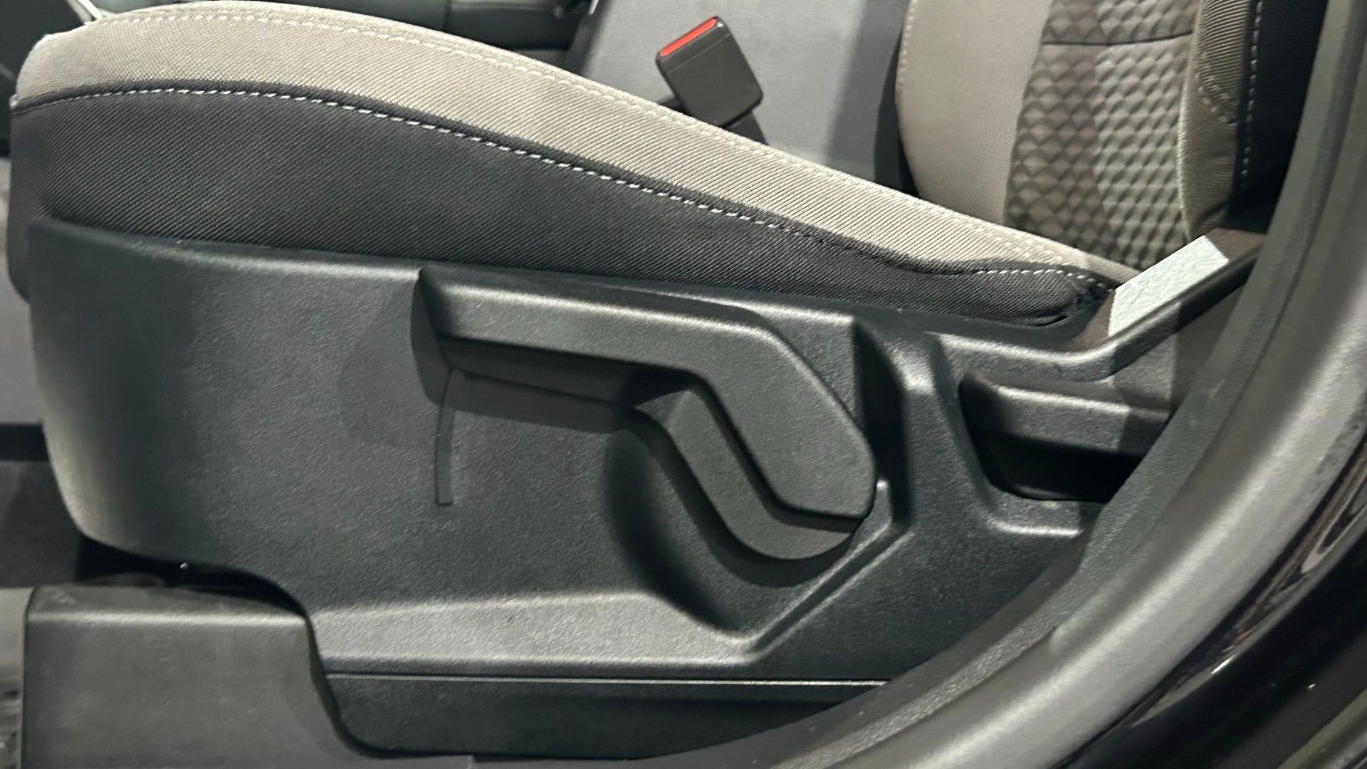 Used 2021 Ford Escape SE FWD image 33