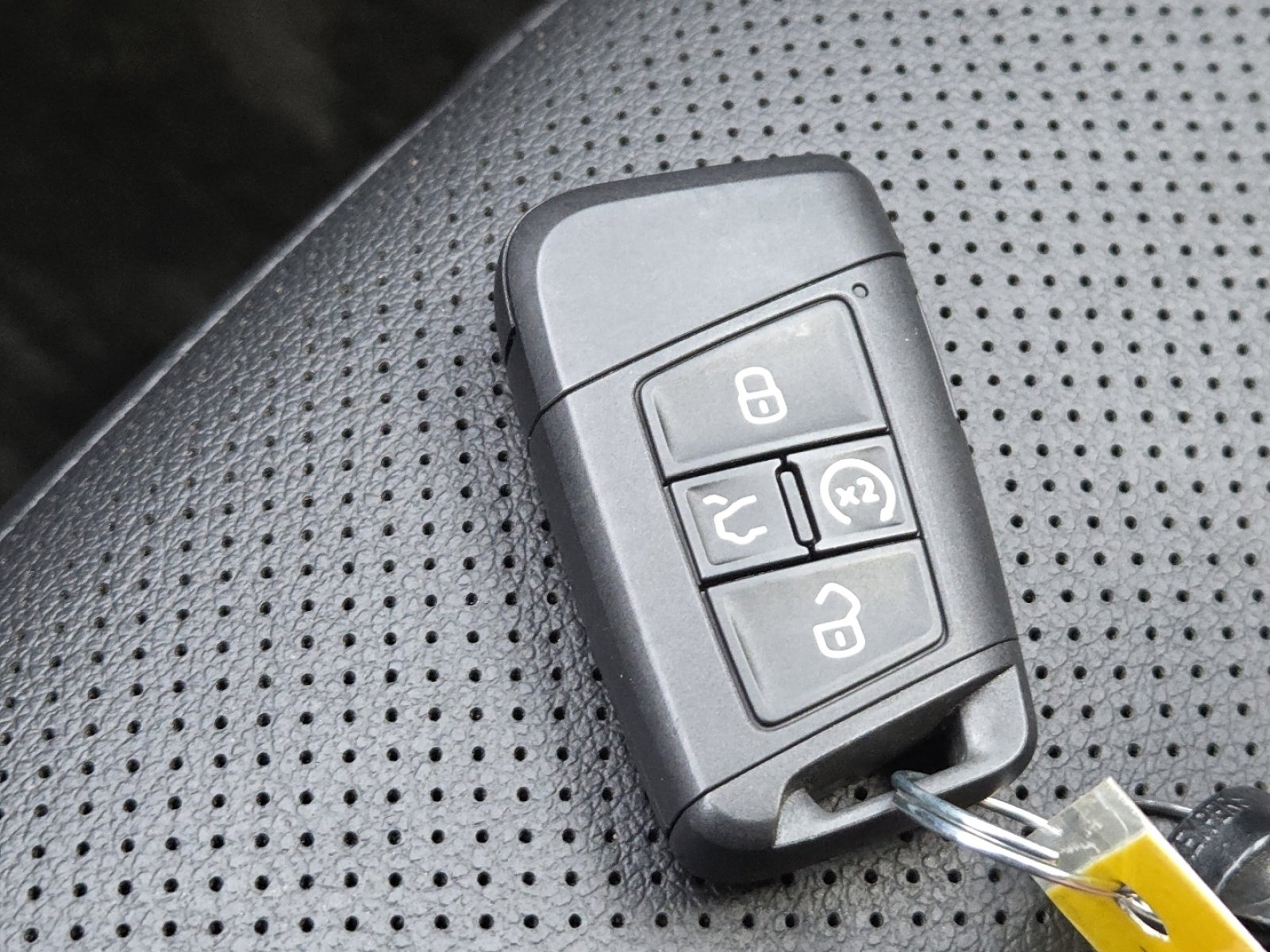 Used 2022 Volkswagen Tiguan SEL R-Line image 36