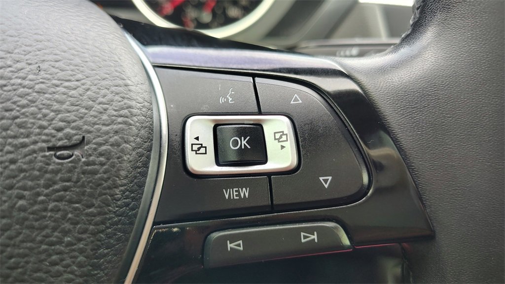 Used 2020 Volkswagen Tiguan SE w/ Panoramic Sunroof Package image 16