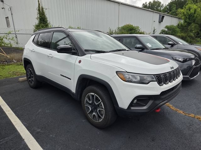 Used 2024 Jeep Compass Trailhawk AWD/4WD image 3