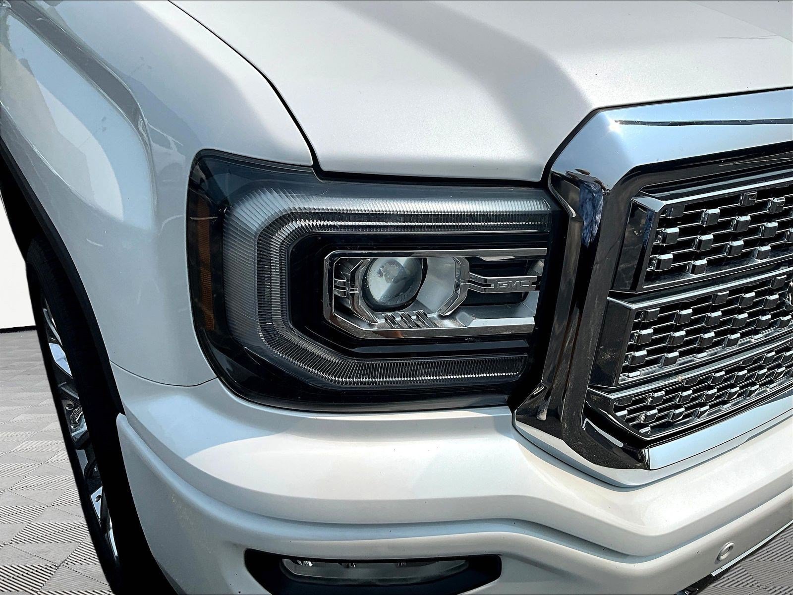 Used 2018 GMC Sierra 1500 Denali w/ Denali Ultimate Package AWD/4WD image 33