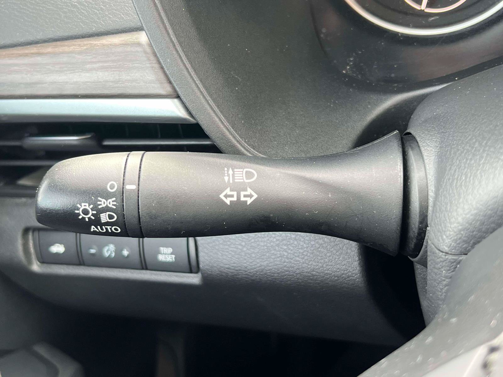 Used 2025 Nissan Altima 2.5 SV FWD image 12