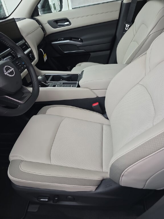 New 2026 Nissan Pathfinder SL FWD image 6