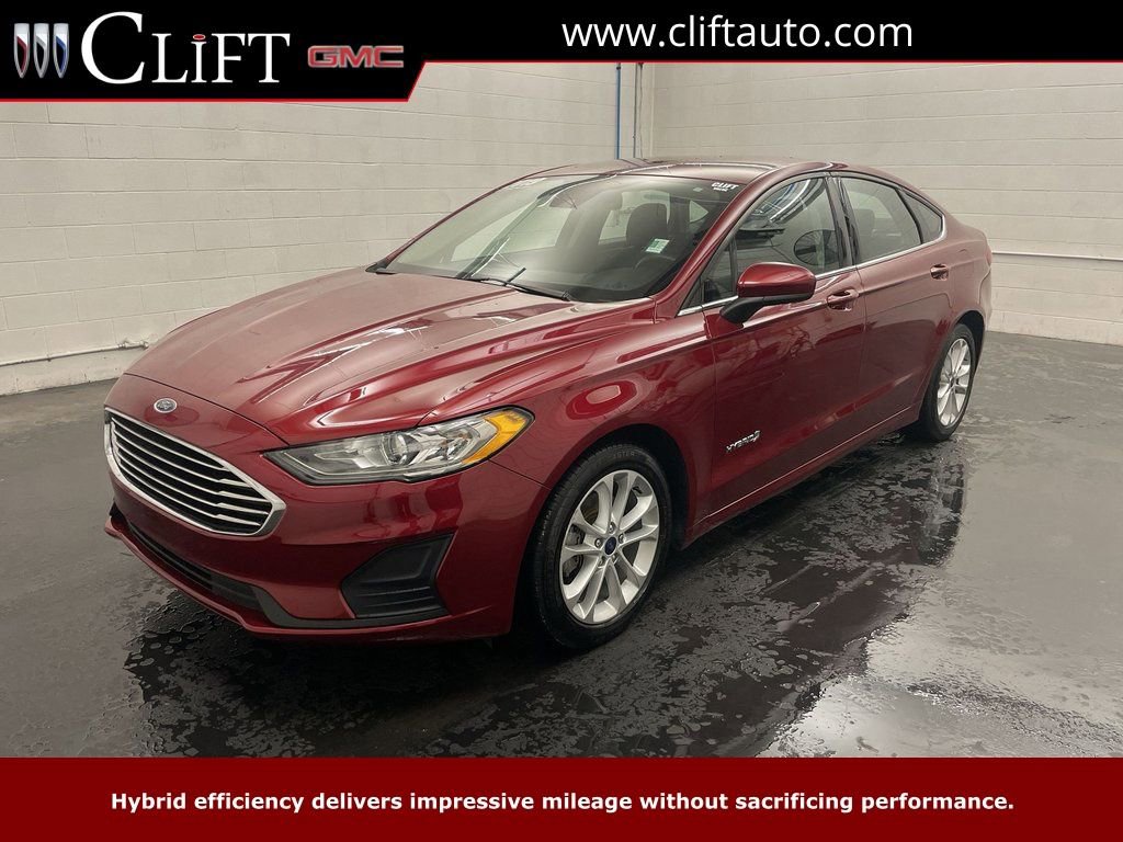 Used 2019 Ford Fusion SE image 1