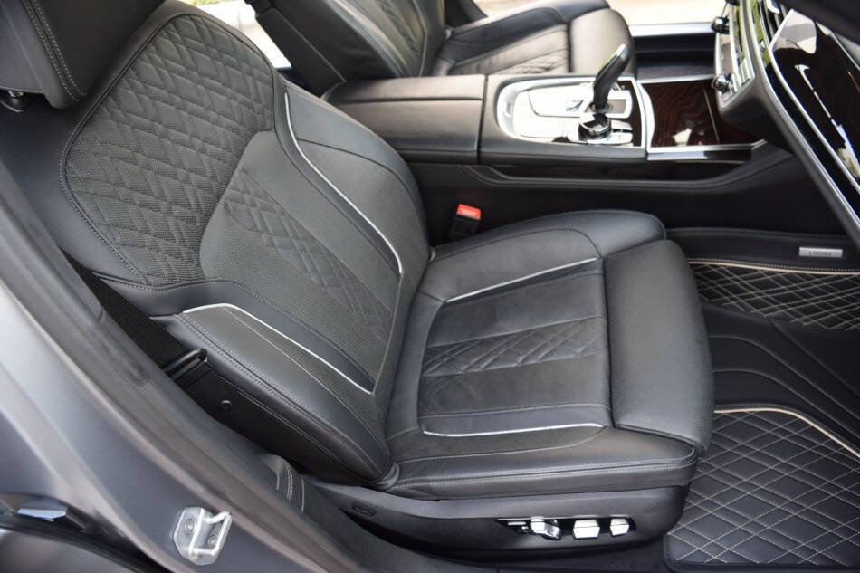 Used 2018 BMW ALPINA B7 xDrive w/ Luxury Rear Seating Package AWD/4WD image 55
