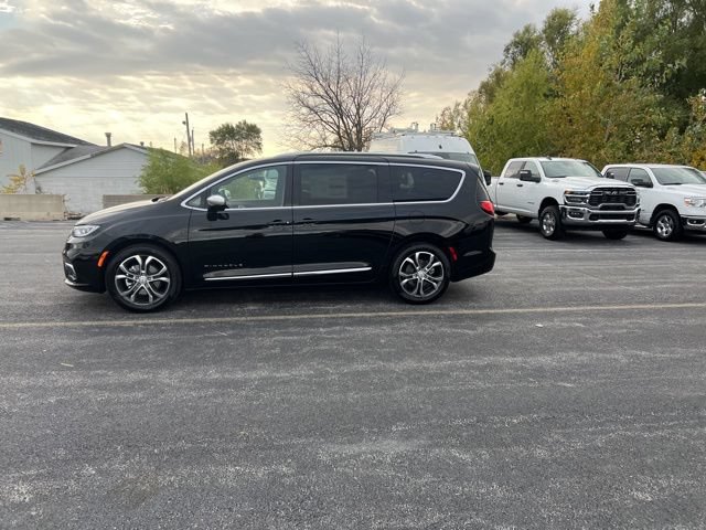New 2026 Chrysler Pacifica Pinnacle FWD image 2