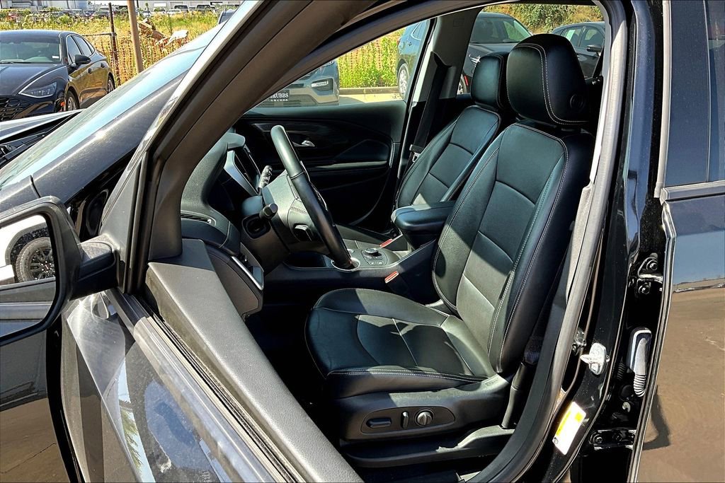 Used 2023 GMC Terrain SLT image 31
