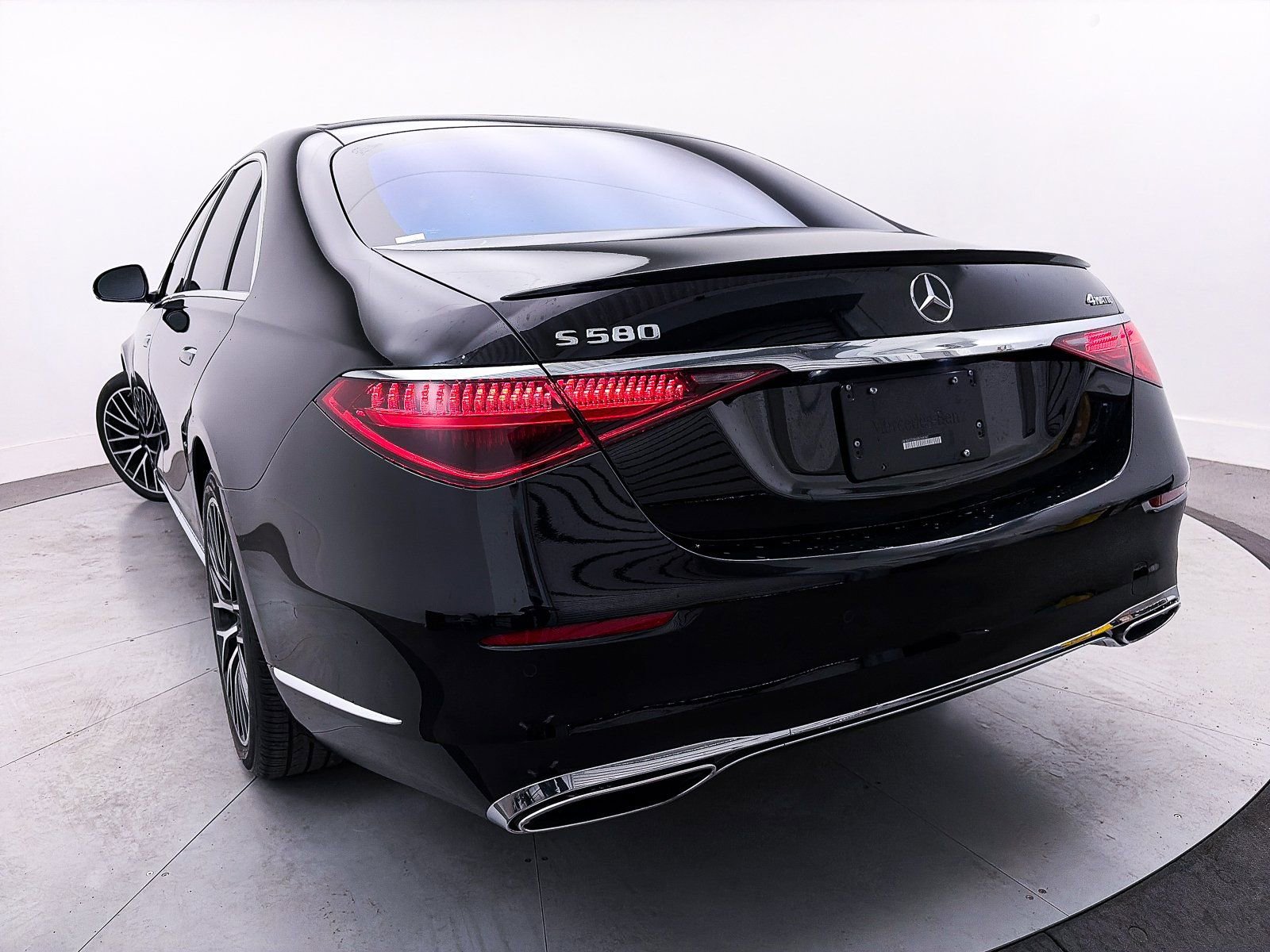 Used 2024 Mercedes-Benz S 580 4MATIC Sedan image 4