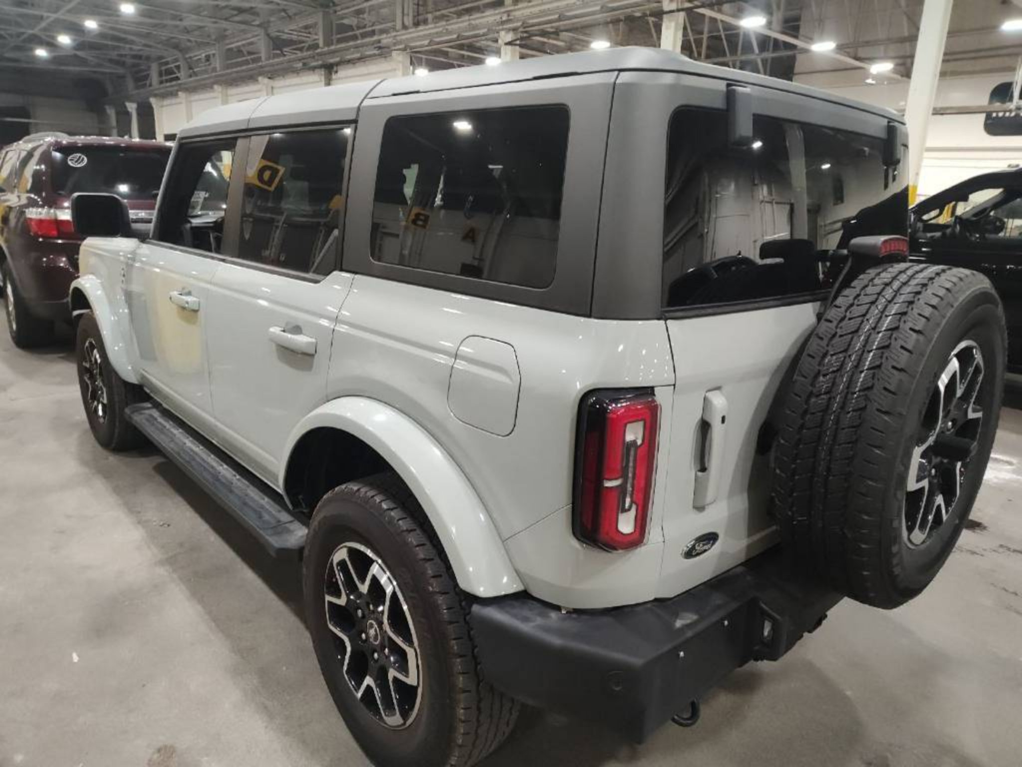 Used 2023 Ford Bronco Outer Banks AWD/4WD image 2