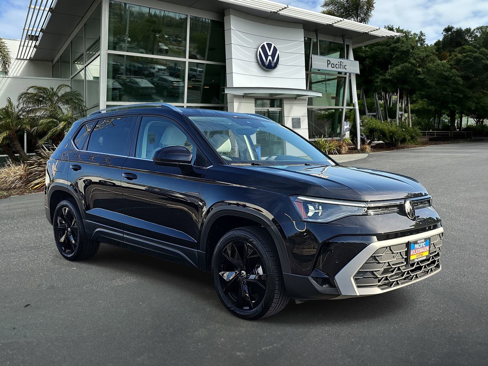 Used 2025 Volkswagen Taos SE FWD image 3