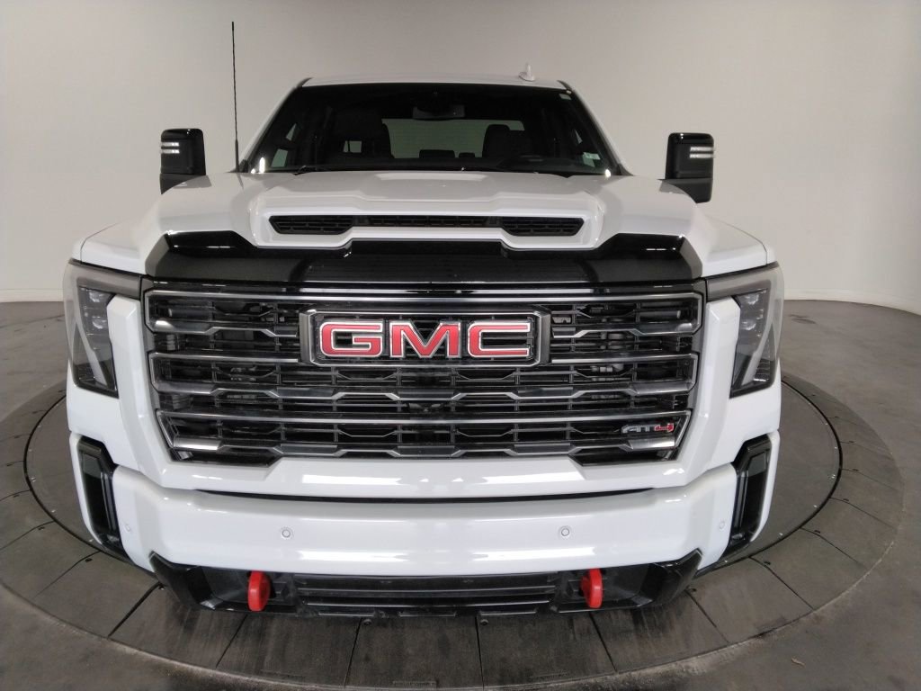 Used 2025 GMC Sierra 2500 AT4 image 3