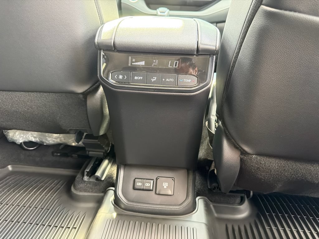 New 2026 Toyota Highlander AWD image 27