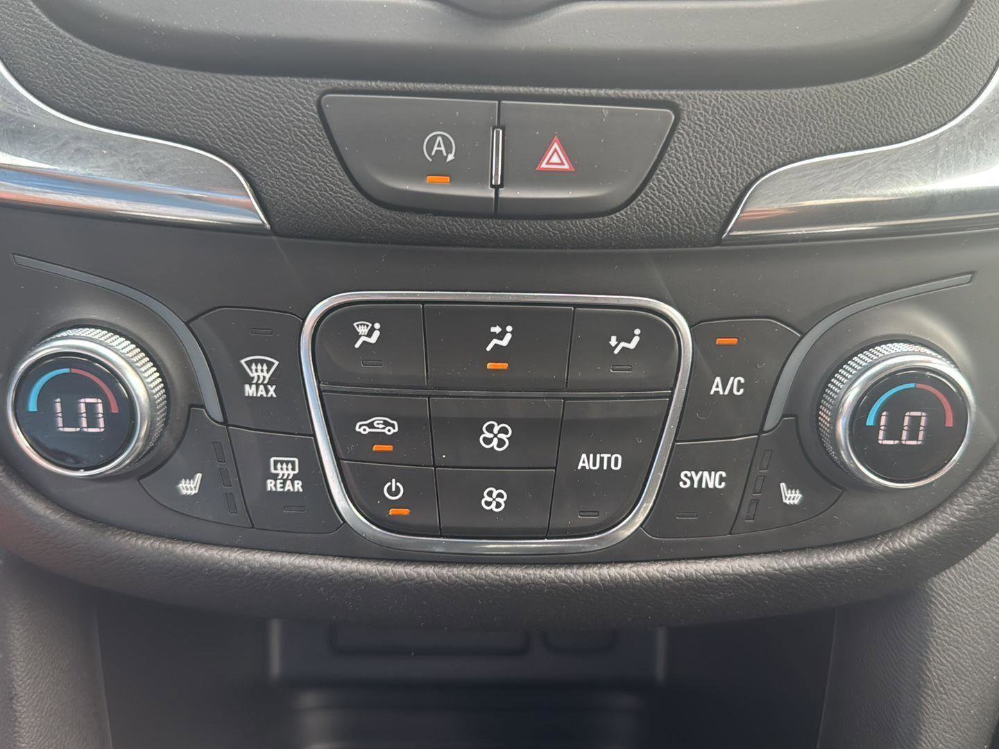 Used 2023 Chevrolet Equinox LT AWD/4WD image 13
