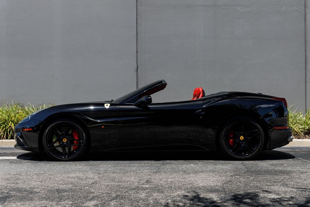 Used 2017 Ferrari California T RWD image 2