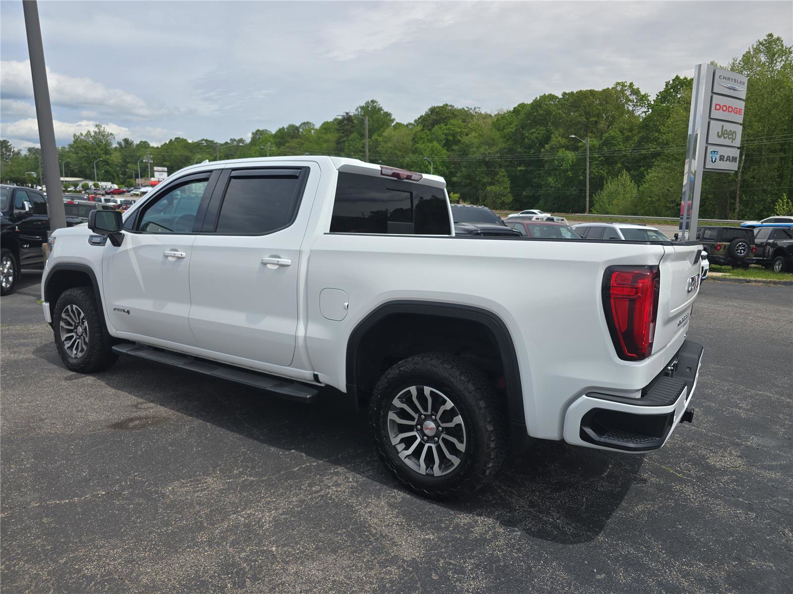 Used 2020 GMC Sierra 1500 AT4 w/ AT4 Premium Package AWD/4WD image 5
