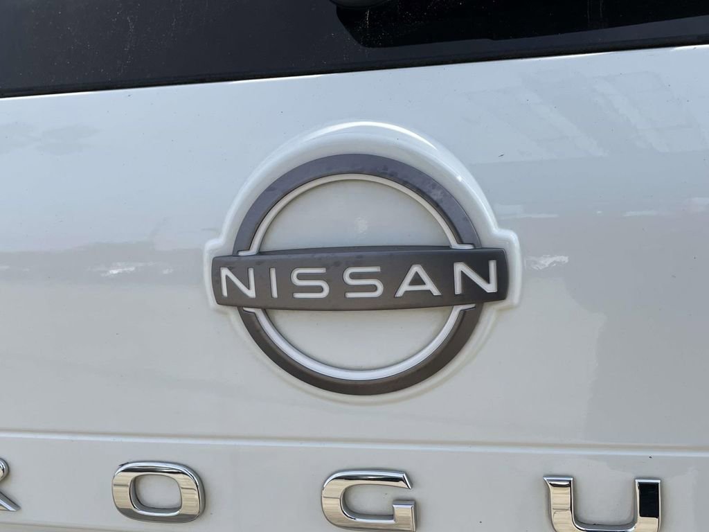Used 2023 Nissan Rogue S image 8