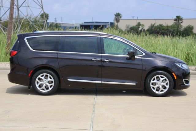 Used 2018 Chrysler Pacifica Touring-L w/ Tire & Wheel Group FWD image 4