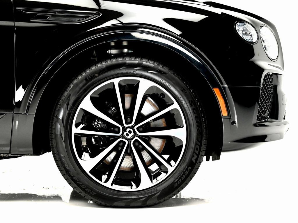 Used 2025 Bentley Bentayga AWD/4WD image 9
