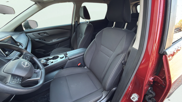 Used 2025 Nissan Rogue S AWD/4WD image 13