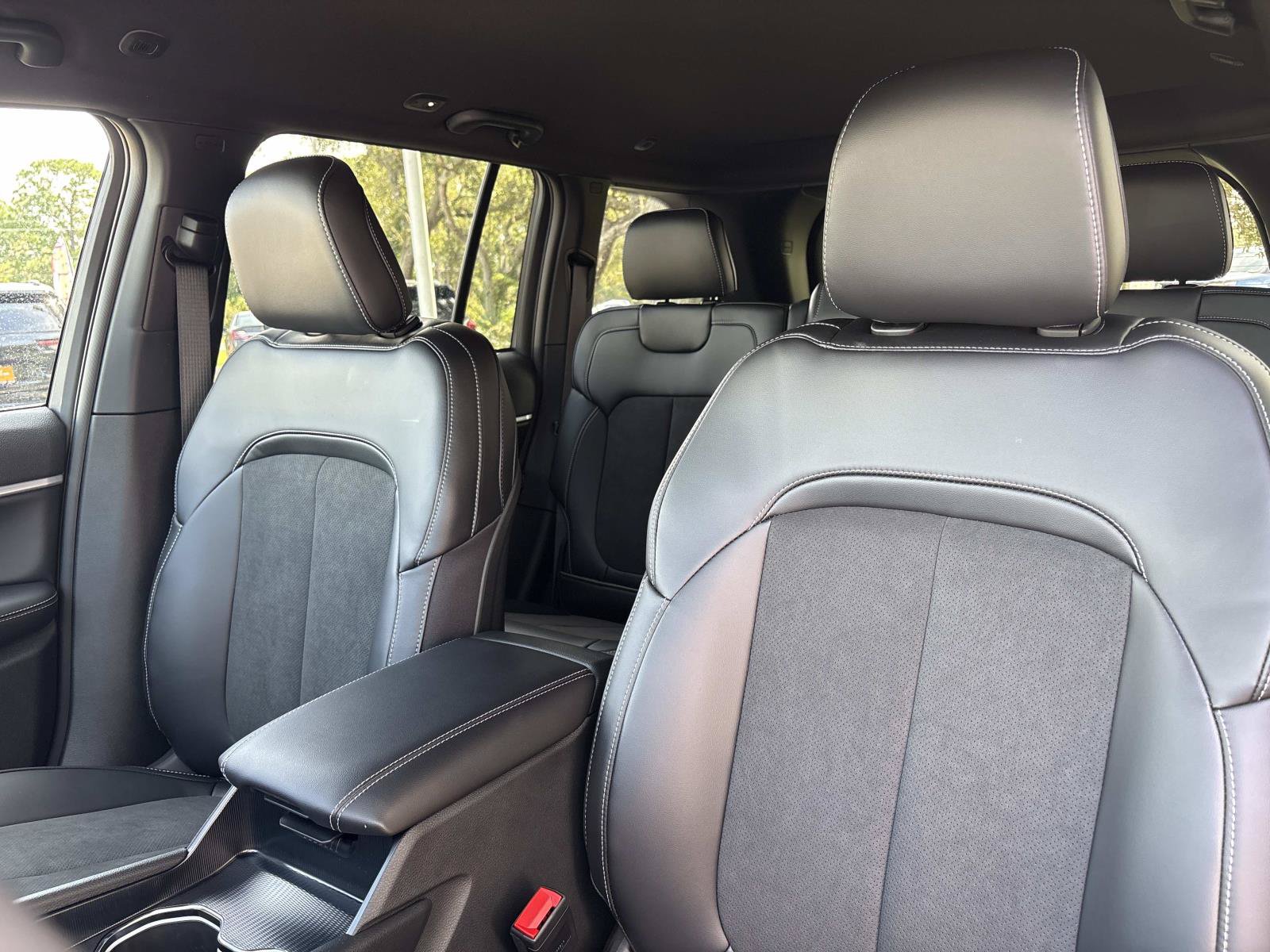 New 2027 Jeep Grand Cherokee Altitude RWD image 20