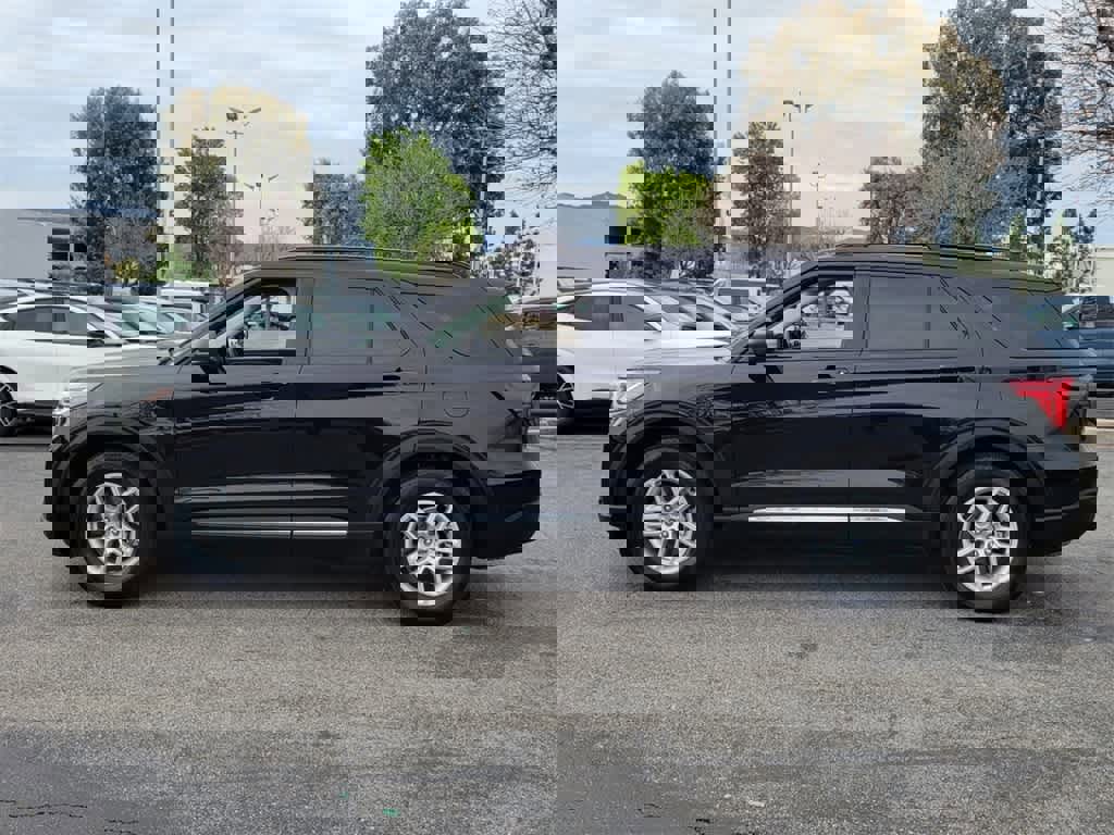 Used 2025 Ford Explorer Active image 2