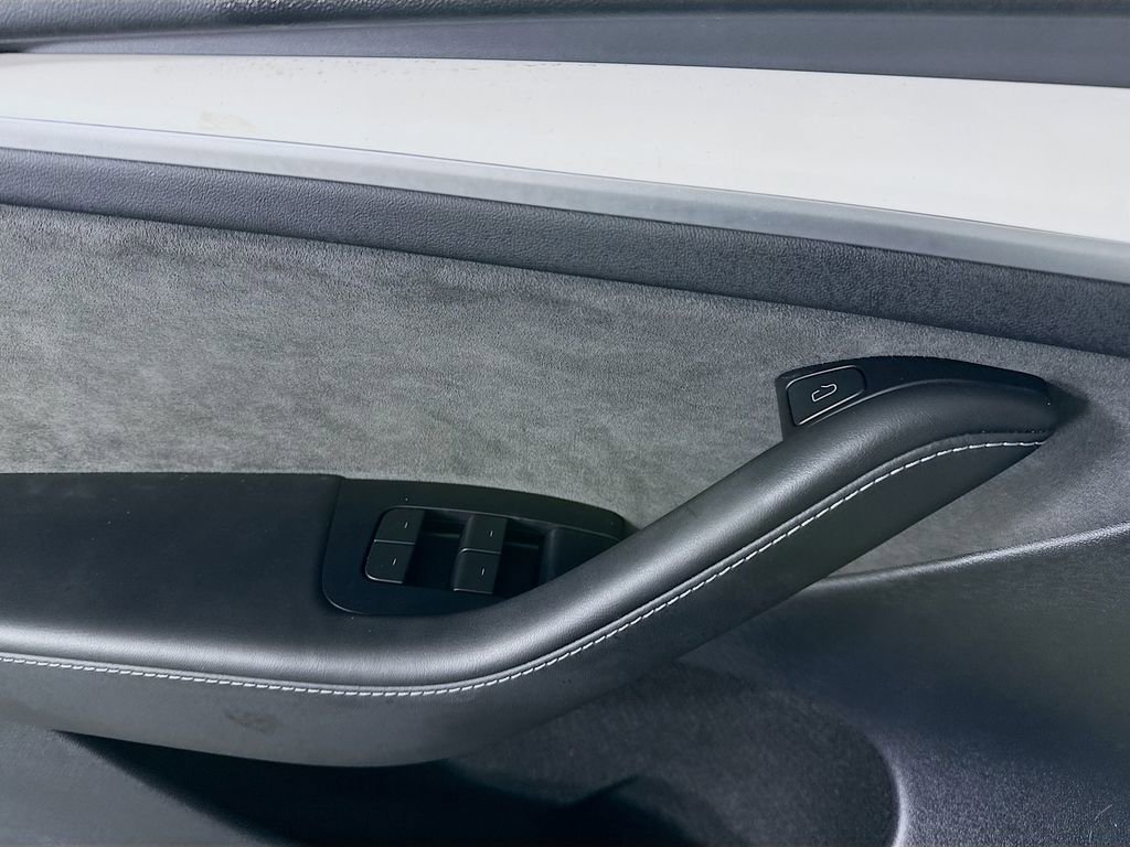 Used 2024 Tesla Model Y Long Range image 22
