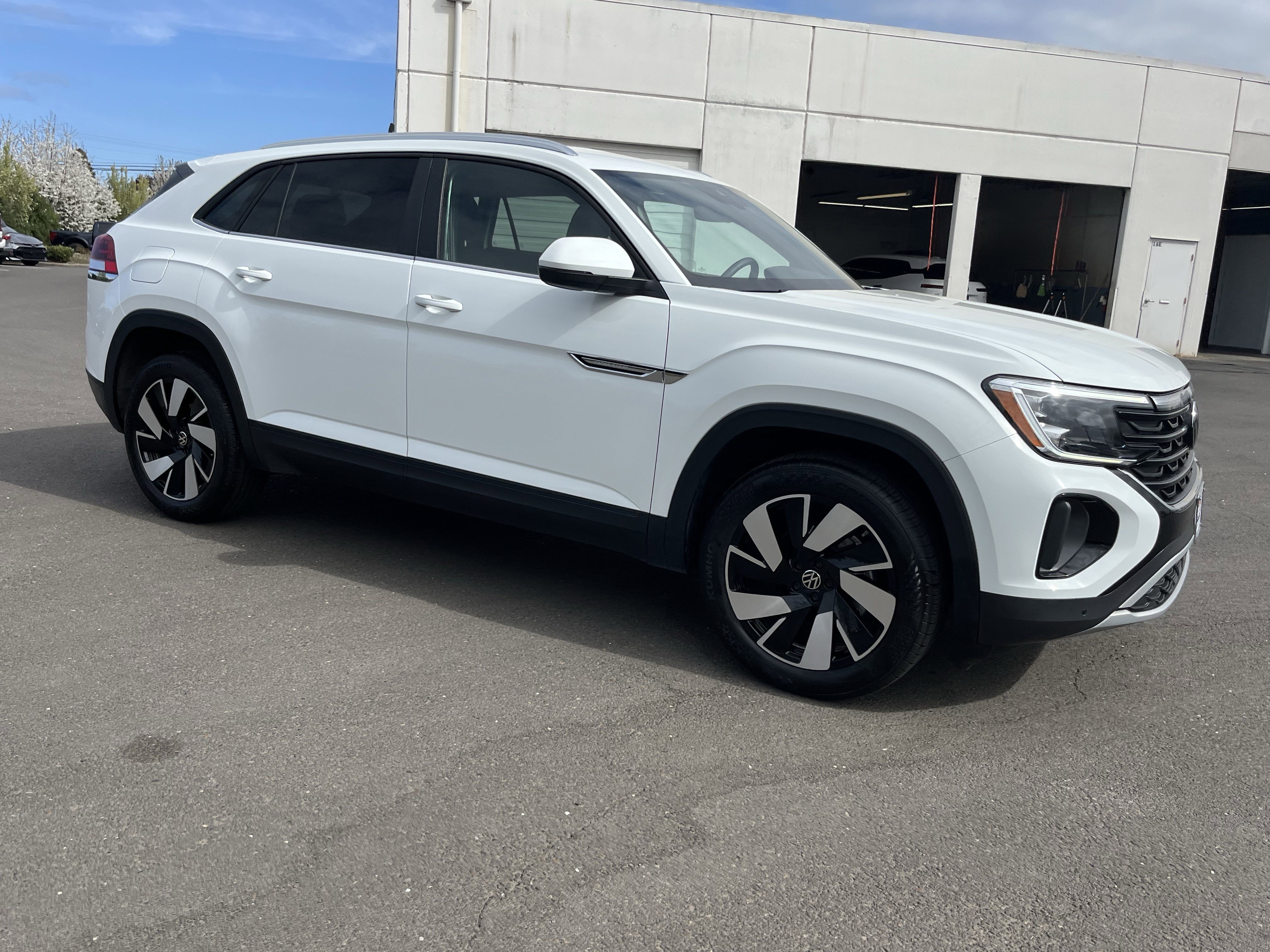 Used 2025 Volkswagen Atlas Cross Sport SE AWD/4WD image 7